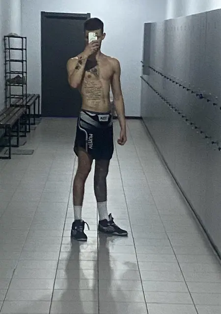 Я Янн, 20, из Белой Церкви, ищу знакомства без обязательств