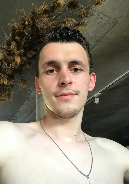 Я Ілля, 28 років, знайомлюсь без зобов'язань у Вінниці