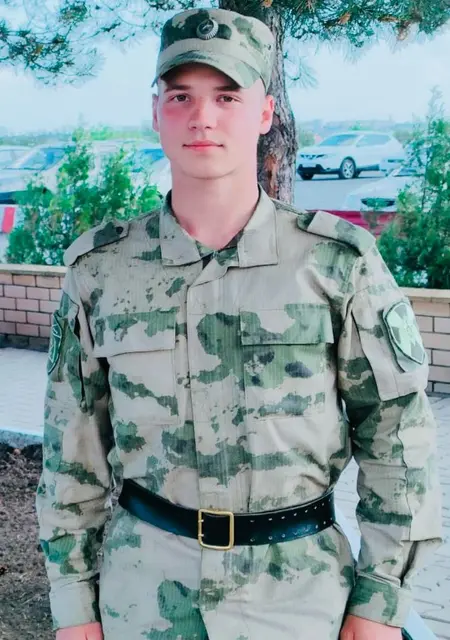 Stud из Макеевки, мне 21, познакомлюсь для общения