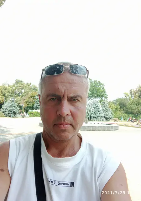 Dima из Харькова, мне 47, познакомлюсь без обязательств