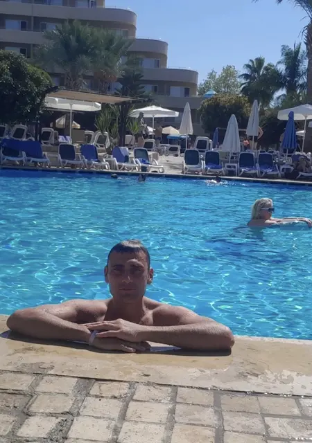 Александр из Стокгольма, мне 34, познакомлюсь без обязательств