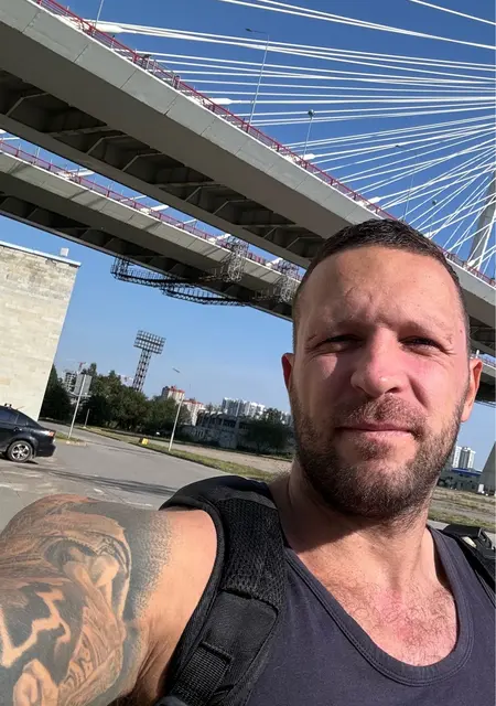 Я Иван, 35, из Амстердама, ищу знакомства без обязательств