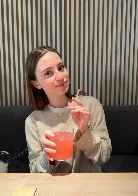 Аньк Встаньк из Бухареста, мне 20, познакомлюсь для общения