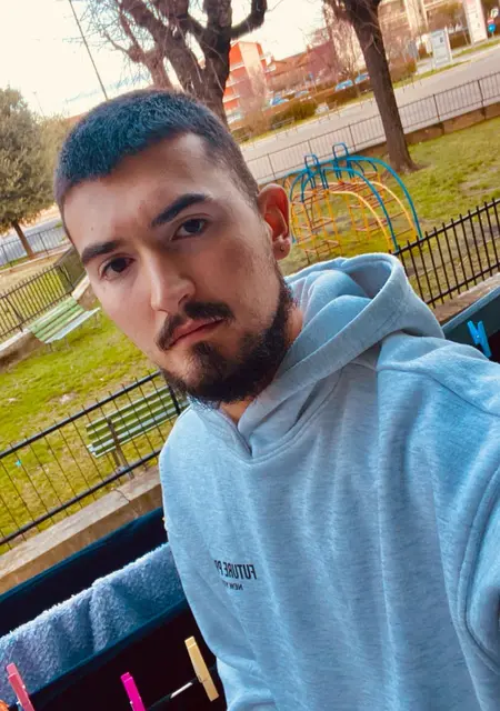 Я Matteo, 22, знакомлюсь для открытые отношения в Турине