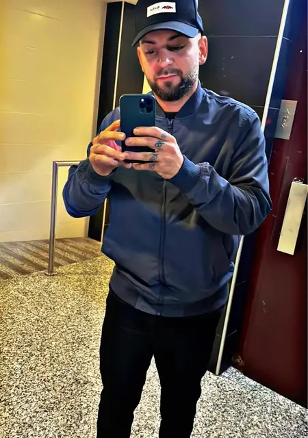 Adrian de Viladecans, tengo 29 años, listo para conocer para relación sin ataduras