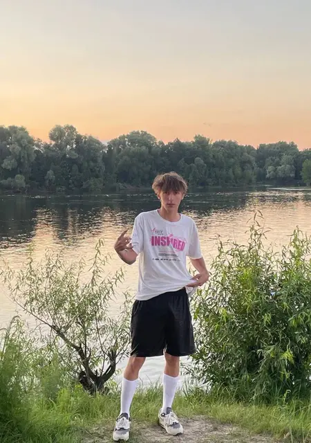 Я Димка, 21, знакомлюсь для вирта в Гомеле