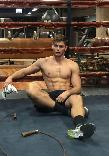 Марк из Ирпени, ищу на сайте знакомства на одну ночь