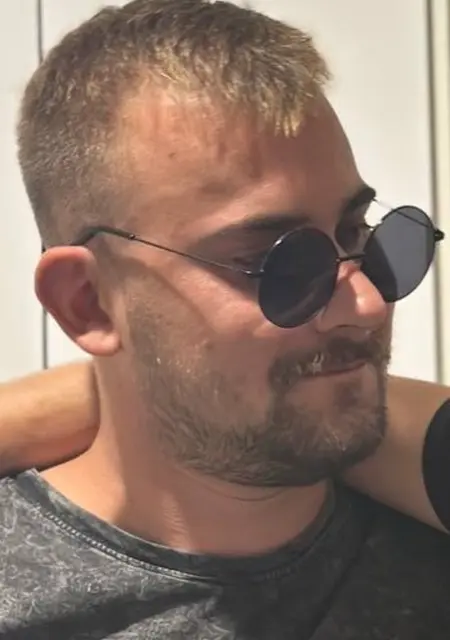 Володимир из Киева, мне 18, познакомлюсь для постоянных отношений