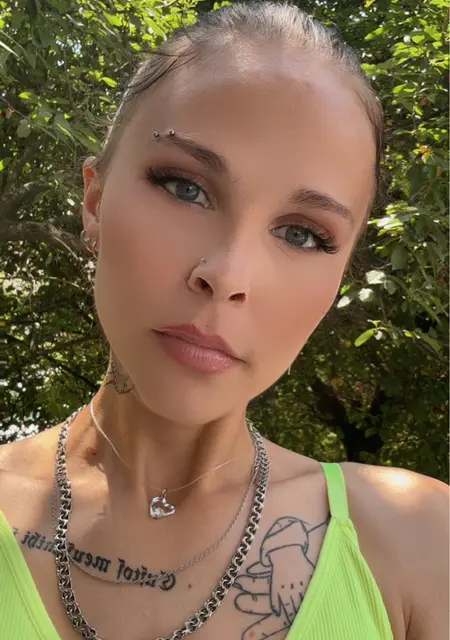 Альона из Ивано-Франковска, мне 28, познакомлюсь для общения