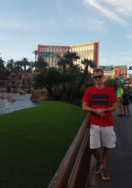 Я Анатолий, 33, знакомлюсь без обязательств в Херсоне