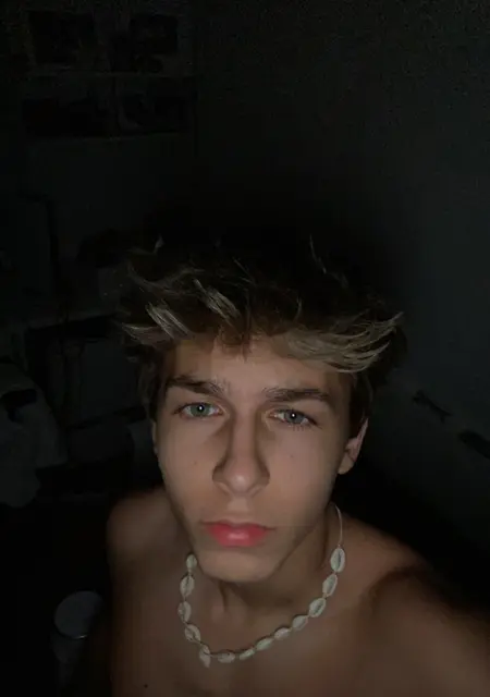 Czorny из Кракова, мне 20, познакомлюсь на одну ночь