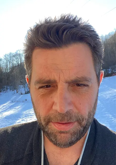 Emiliano из Рони-су-Буа, ищу на сайте общение