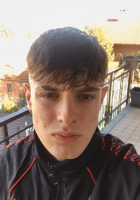 Я Alessio, 21, из Турина, ищу знакомство для приятного времяпровождения