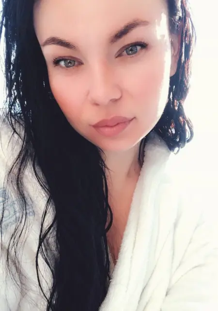 Я Александра, 31 років з Києва, шукаю знайомство для приємного проведення часу