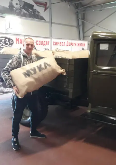 Я Миша, 25, знакомлюсь без обязательств в Калинковичах