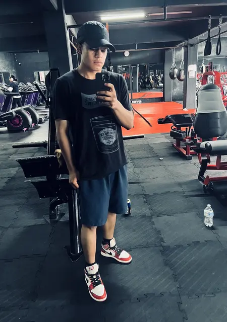 Ian из Мехико, мне 22, познакомлюсь для приятного времяпровождения