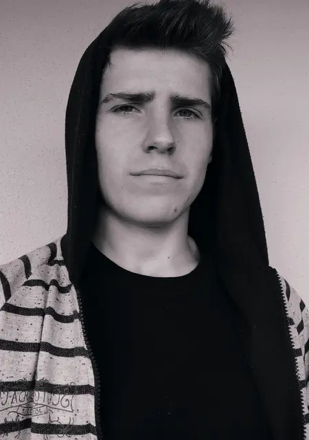 Станислав з Павлограда, мені 23 років, познайомлюсь для дружби