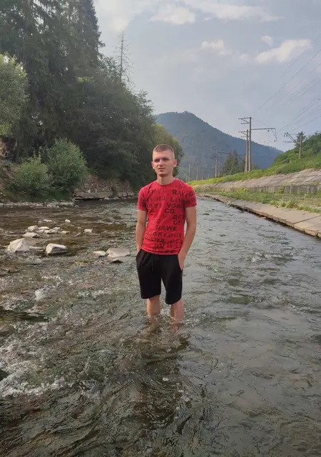 Я Максим, 21, знакомлюсь без обязательств в Львове