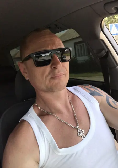 Я Славик, 44, из Ужгорода, ищу знакомства без обязательств