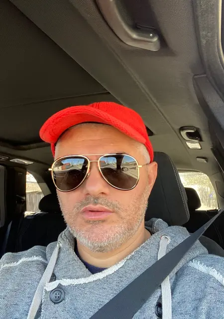 Adrian из Питешти, ищу на сайте постоянные отношения