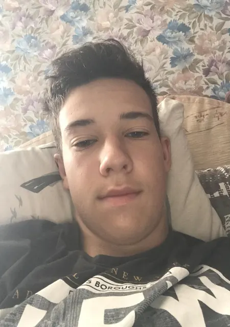 Я Ваня, 21, знакомлюсь без обязательств в Херсоне