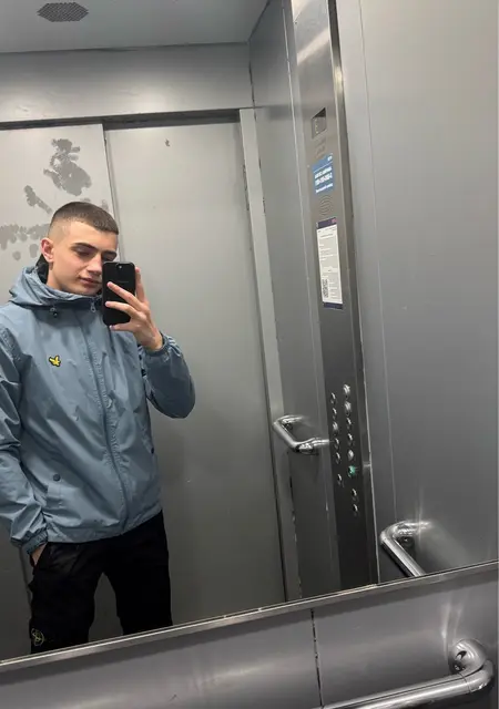 Я Александр, 19, из Одессы, ищу знакомство для общения