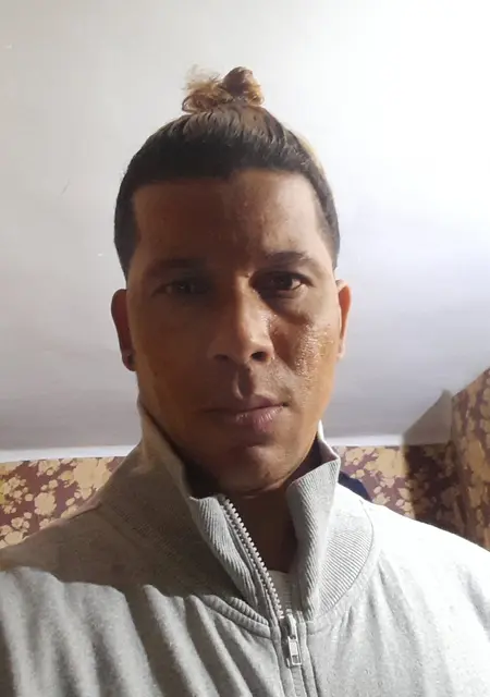 Rafael Orozco de Castelló de la Plana, tengo 30 años, listo para conocer para relación a largo plazo