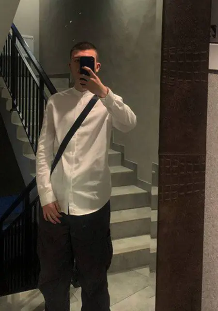 Soy Artem, 19 años de Huelva, busco conocer gente para relación a largo plazo