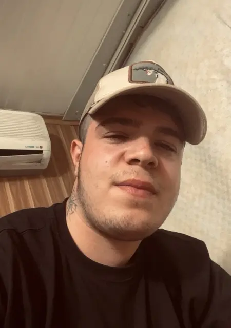 Umut Baran из Зонгулдака, мне 20, познакомлюсь на одну ночь