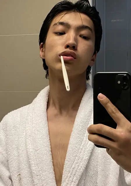 Я Kors, 20, из Астаны, ищу знакомство для постоянных отношений