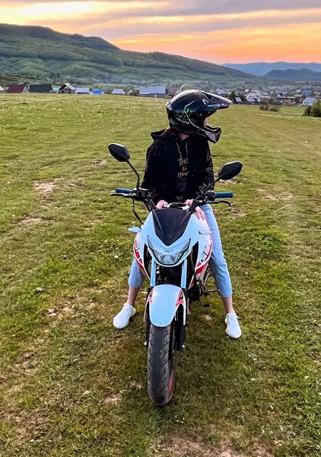 Маряна з Ужгорода, мені 20 років, познайомлюсь для приємного проведення часу