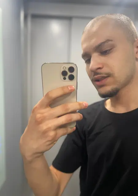 Filip из Бухареста, мне 20, познакомлюсь на одну ночь