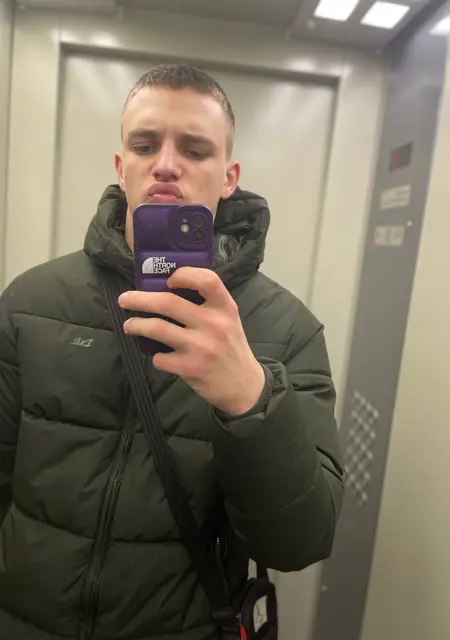 Rusik з Макіївки, мені 21 років, познайомлюсь на одну ніч