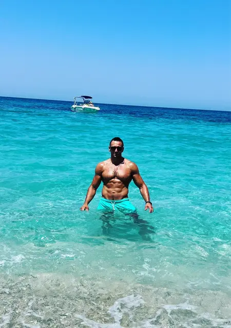 Serhii из Франкфурта-на-майне, ищу на сайте открытые отношения