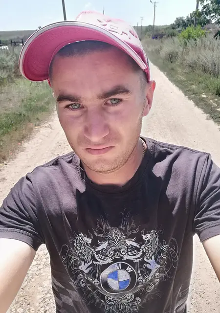 Артём из Херсона, ищу на сайте знакомства без обязательств