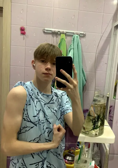 Я Илья, 18, из Вашингтона, ищу знакомство для постоянных отношений