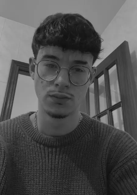 Daniel из Овьедо, мне 18, познакомлюсь без обязательств