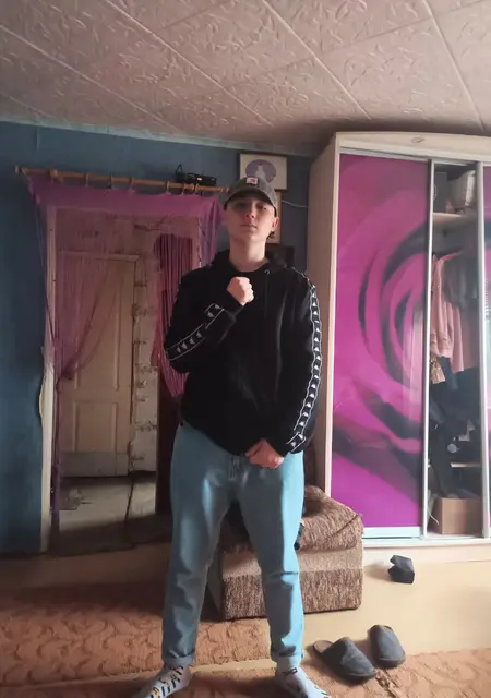 Никита из Новопскова, мне 20, познакомлюсь для приятного времяпровождения