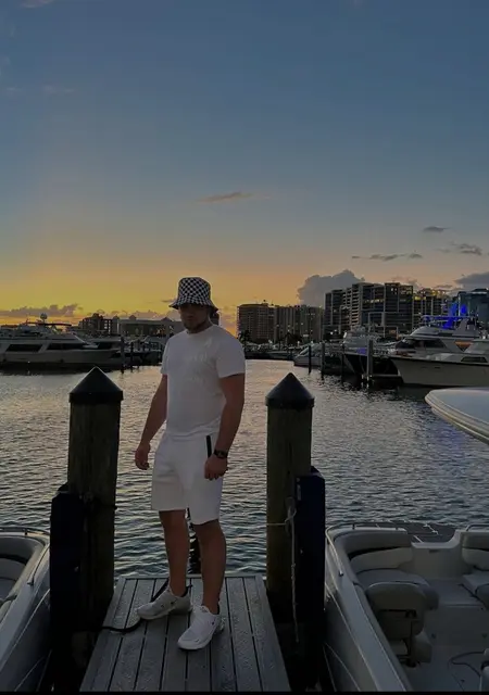 Я Стопа, 31, из Ровно, ищу знакомство для приятного времяпровождения