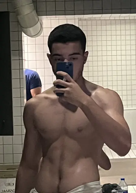 Cavid из Баку, мне 20, познакомлюсь на одну ночь