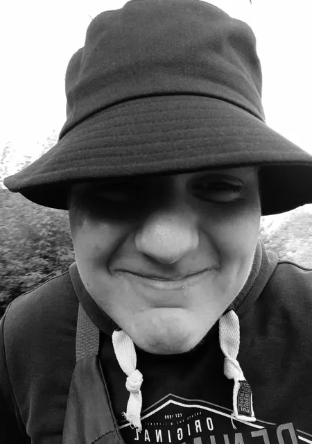 Я Рома, 20, знакомлюсь без обязательств в Стаханове