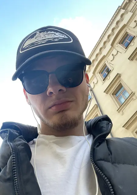 Gabriel из Брно, ищу на сайте знакомства на одну ночь