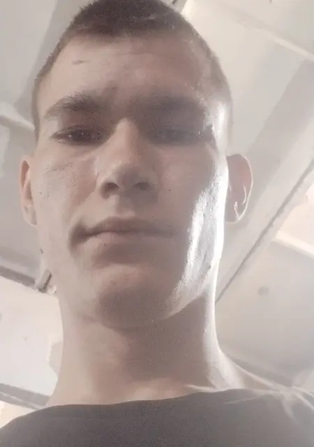 Я Олег, 22 років з Мелітополя, шукаю знайомства без зобов'язань