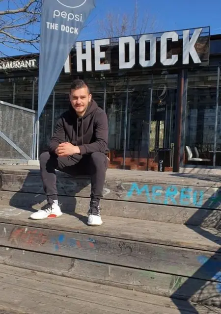 Cristian из Бухареста, мне 28, познакомлюсь