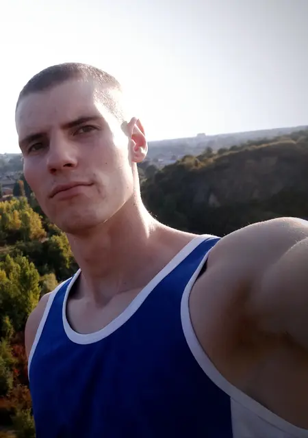 Влад из Ужгорода, ищу на сайте знакомства на одну ночь