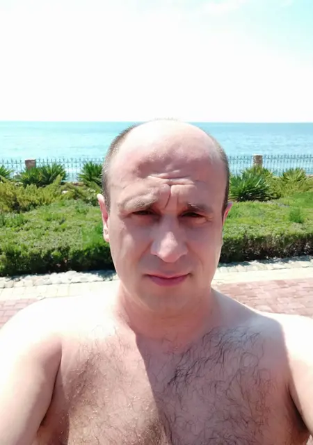 Я Саша, 41 років з Житомира, шукаю знайомства без зобов'язань