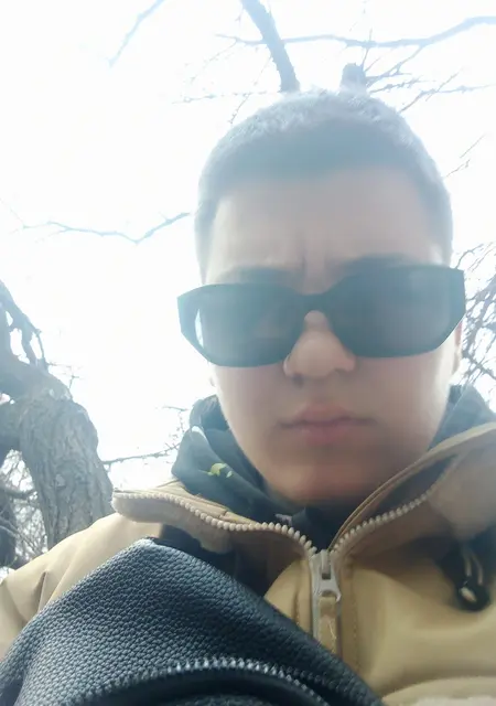 Я Влад, 21 років з Макіївки, шукаю знайомство для постійних стосунків
