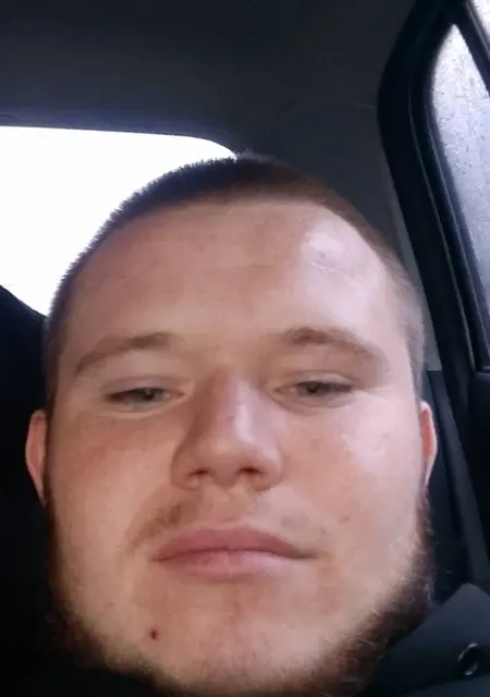 Славик из Днепра, мне 21, познакомлюсь на одну ночь