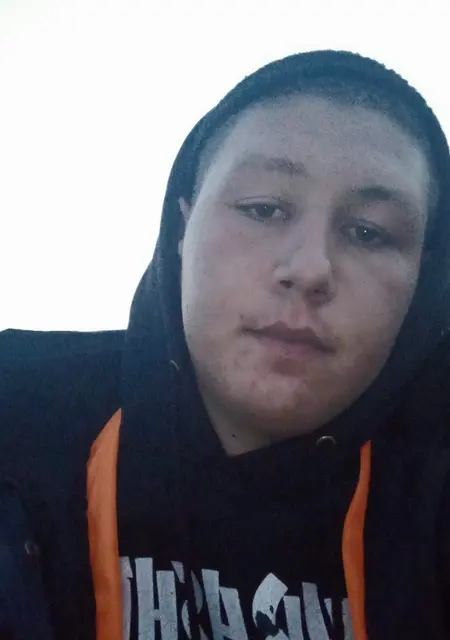 Даня из Хорола, мне 23, познакомлюсь для приятного времяпровождения