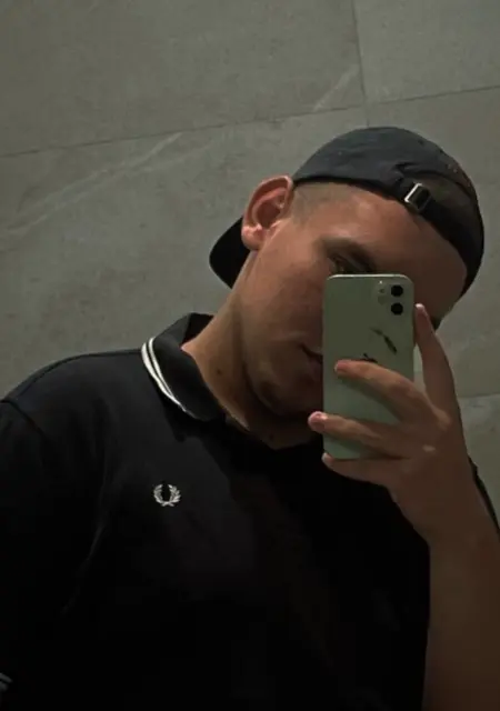 Максим из Киева, мне 19, познакомлюсь без обязательств